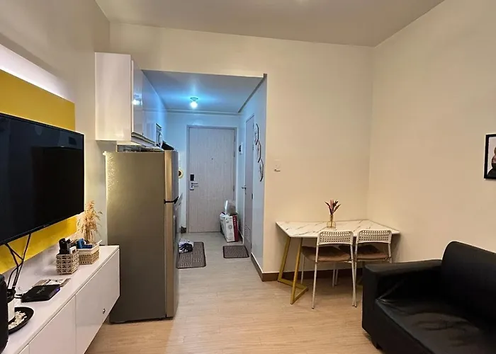Spacious 1br - Afterwork Staycation Unit - 8pm Chekin Aparthotel *